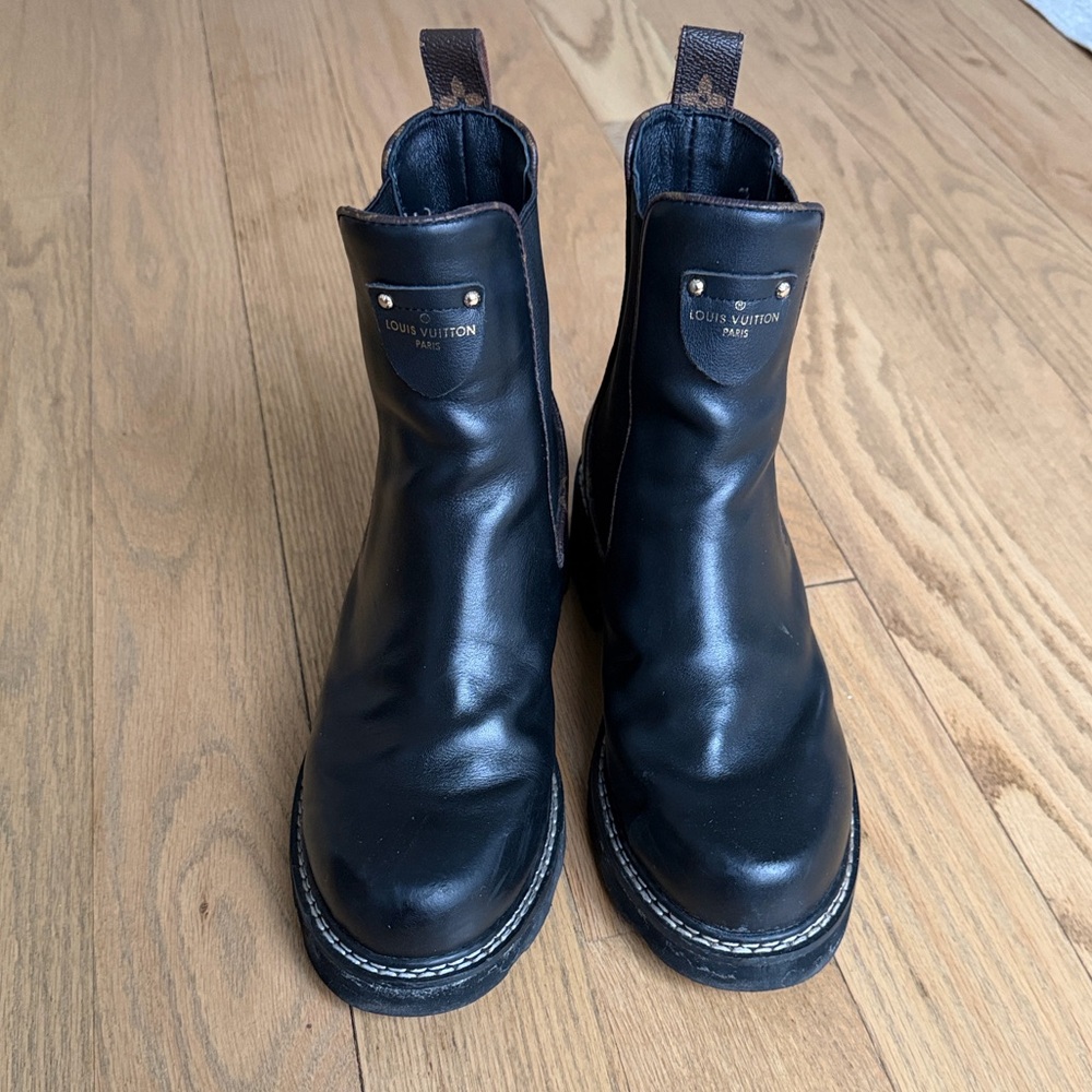 Louis Vuitton Black Leather Pull-Tab Chelsea Boots - Picture 1 of 2